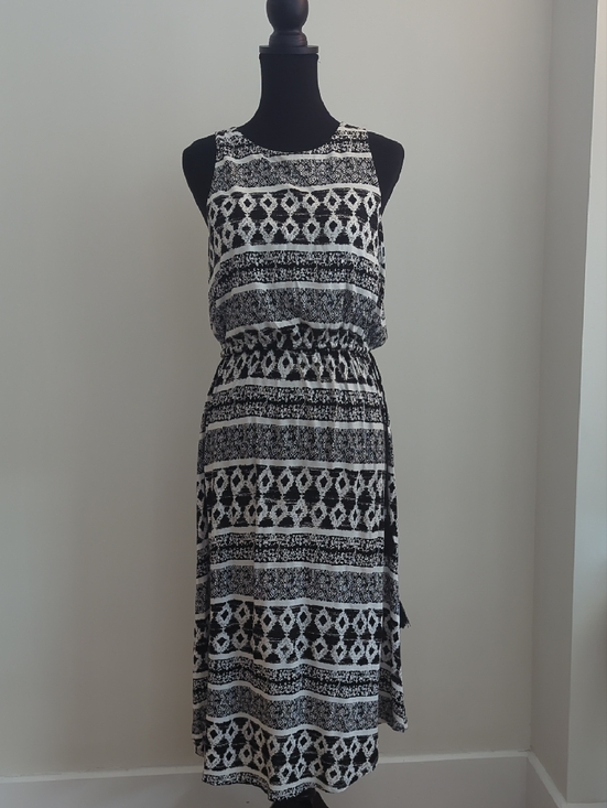LOFT Dresses & Skirts - Ann Taylor LOFT Black & White MEDIUM TALL Ikat Printed Sleeveless Midi Dress